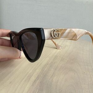 Gucci Black and Cream Sunglasses